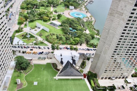 Condominio en alquiler en Miami, Florida, 2 dormitorios, 108.6 m2 № 1934564 - foto 1