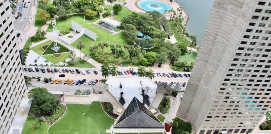 Condo in Miami, Florida, 2 bedrooms № 1934564