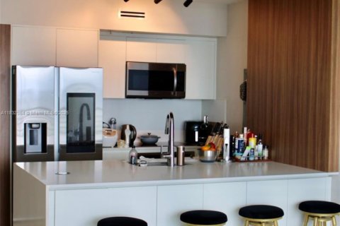 Condominio en alquiler en Miami, Florida, 2 dormitorios, 108.6 m2 № 1934564 - foto 2