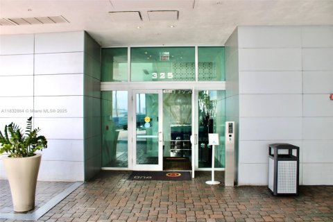 Condominio en alquiler en Miami, Florida, 2 dormitorios, 108.6 m2 № 1934564 - foto 19