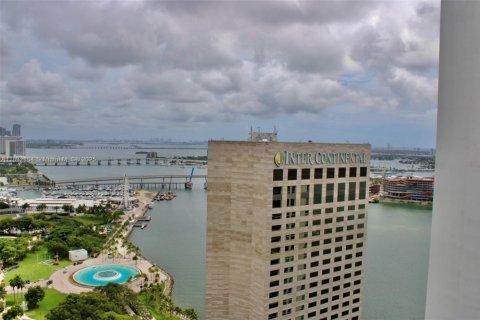 Condominio en alquiler en Miami, Florida, 2 dormitorios, 108.6 m2 № 1934564 - foto 11