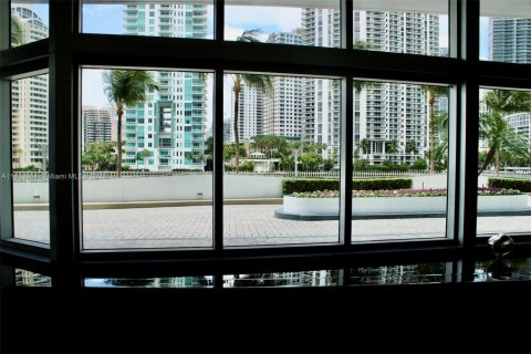 Condominio en alquiler en Miami, Florida, 2 dormitorios, 108.6 m2 № 1934564 - foto 15