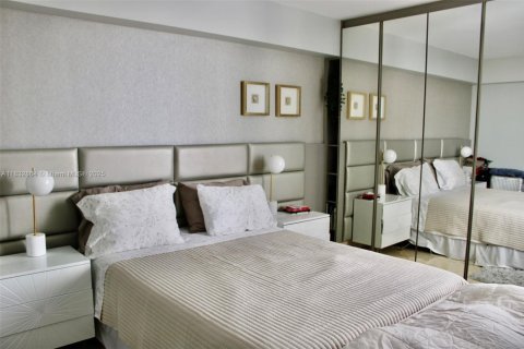 Condominio en alquiler en Miami, Florida, 2 dormitorios, 108.6 m2 № 1934564 - foto 6