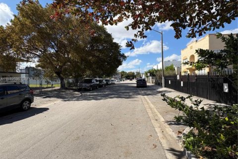 Immobilier commercial à vendre à Miami, Floride: 128.21 m2 № 2005228 - photo 18