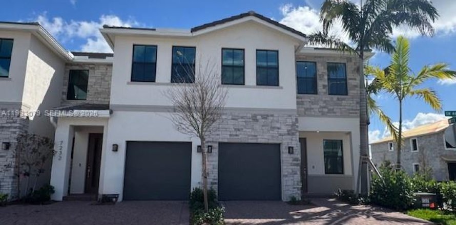 Townhouse in Davie, Florida 4 bedrooms, 177.26 sq.m. № 2055785