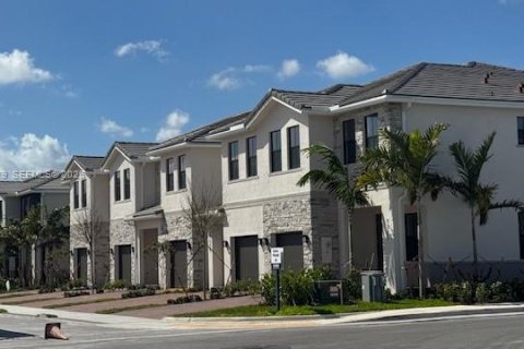 Townhouse in Davie, Florida 4 bedrooms, 177.26 sq.m. № 2055785 - photo 2