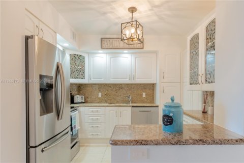 Copropriété à louer à Hallandale Beach, Floride: 2 chambres, 115.2 m2 № 2009798 - photo 10