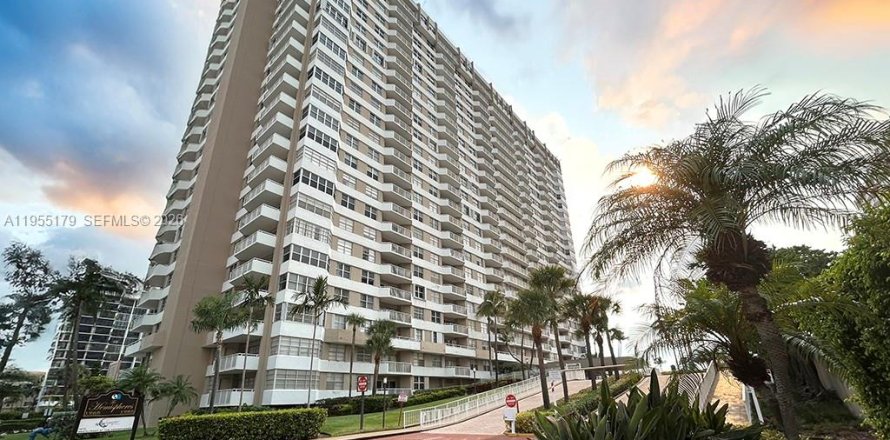 Condo à Hallandale Beach, Floride, 2 chambres  № 2009798