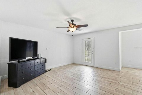 House in Tampa, Florida 6 bedrooms, 235.6 sq.m. № 2130267 - photo 4