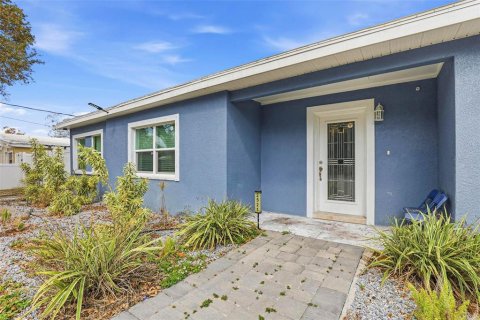 Casa en Tampa, Florida 6 dormitorios, 235.6 m2 № 2130267