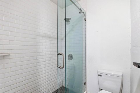 House in Tampa, Florida 6 bedrooms, 235.6 sq.m. № 2130267 - photo 19