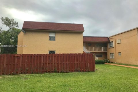 Copropriété à louer à Miami, Floride: 2 chambres, 97.55 m2 № 2414517 - photo 2