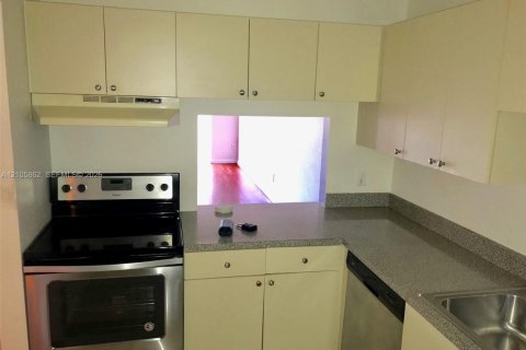Copropriété à louer à Miami, Floride: 2 chambres, 97.55 m2 № 2414517 - photo 8