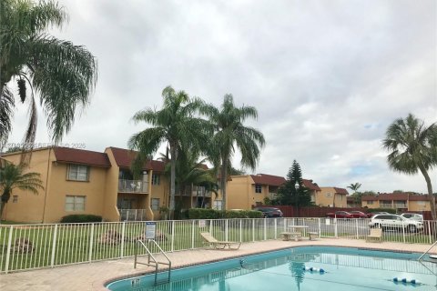 Copropriété à louer à Miami, Floride: 2 chambres, 97.55 m2 № 2414517 - photo 4