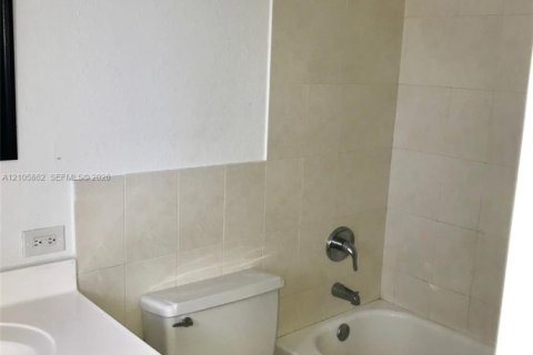 Copropriété à louer à Miami, Floride: 2 chambres, 97.55 m2 № 2414517 - photo 18
