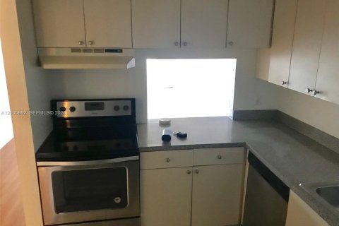 Copropriété à louer à Miami, Floride: 2 chambres, 97.55 m2 № 2414517 - photo 7