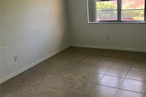 Copropriété à louer à Miami, Floride: 2 chambres, 97.55 m2 № 2414517 - photo 16