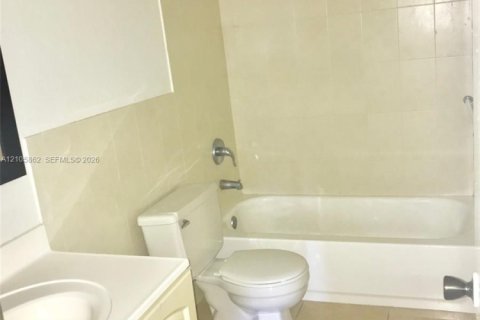 Copropriété à louer à Miami, Floride: 2 chambres, 97.55 m2 № 2414517 - photo 13