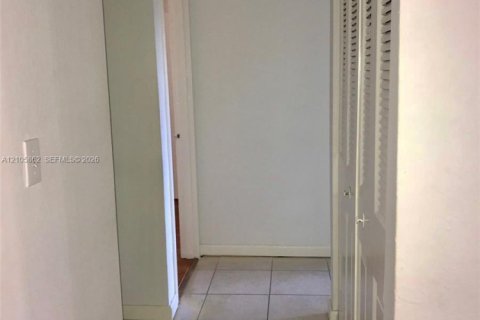 Copropriété à louer à Miami, Floride: 2 chambres, 97.55 m2 № 2414517 - photo 12