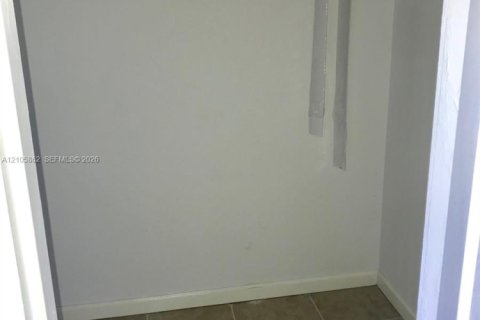 Copropriété à louer à Miami, Floride: 2 chambres, 97.55 m2 № 2414517 - photo 17