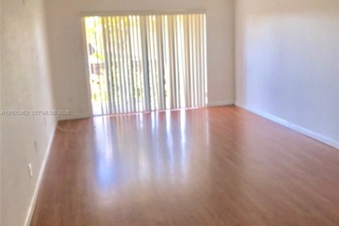 Copropriété à louer à Miami, Floride: 2 chambres, 97.55 m2 № 2414517 - photo 11