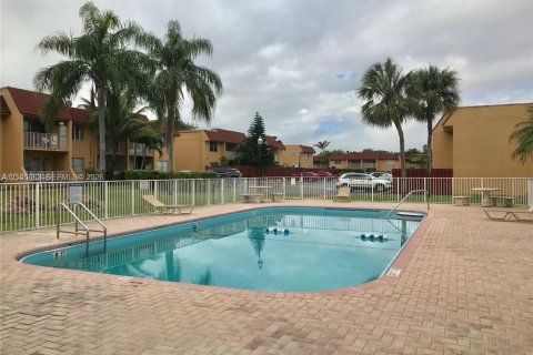Copropriété à louer à Miami, Floride: 2 chambres, 97.55 m2 № 2414517 - photo 3