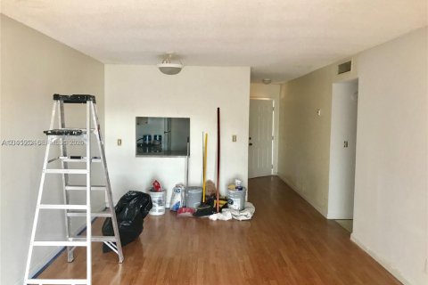 Copropriété à louer à Miami, Floride: 2 chambres, 97.55 m2 № 2414517 - photo 5