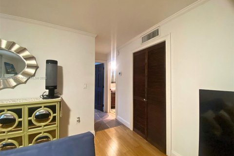 Снять в аренду кондоминиум в Майами-Бич, Флорида 1 спальня, 52.95м2, № 1948449 - фото 10