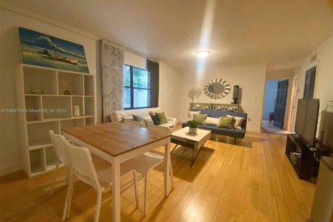 Снять в аренду кондоминиум в Майами-Бич, Флорида 1 спальня, 52.95м2, № 1948449 - фото 2