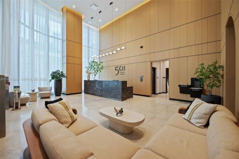 Condo in Miami, Florida  № 2053099 - photo 17