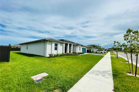 House in Homestead, Florida 4 bedrooms, 224.08 sq.m. № 2018280 - photo 28