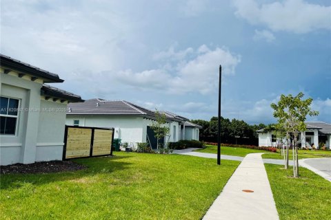 House in Homestead, Florida 4 bedrooms, 224.08 sq.m. № 2018280 - photo 29