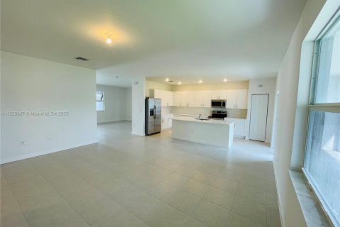 House in Homestead, Florida 4 bedrooms, 224.08 sq.m. № 2018280 - photo 6