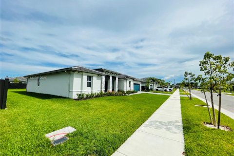 House in Homestead, Florida 4 bedrooms, 224.08 sq.m. № 2018280 - photo 27