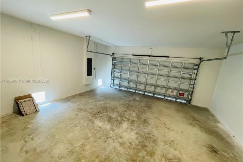 House in Homestead, Florida 4 bedrooms, 224.08 sq.m. № 2018280 - photo 21