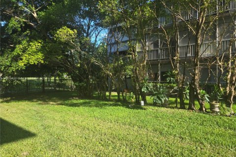 Condominio en venta en Hollywood, Florida, 2 dormitorios, 83.52 m2 № 1960449 - foto 28