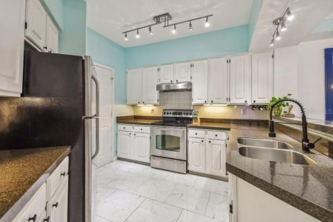Condo in Tampa, Florida, 1 bedroom № 2095950 - photo 16