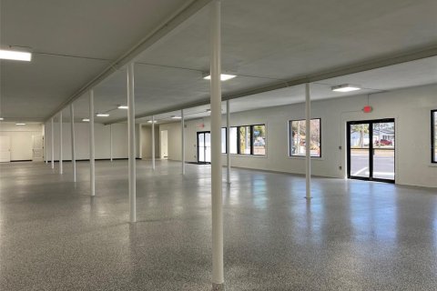 Commercial property in Clearwater, Florida 882.2 sq.m. № 2234903 - photo 7