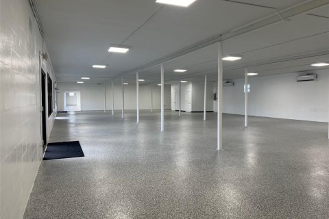 Commercial property in Clearwater, Florida 882.2 sq.m. № 2234903 - photo 3