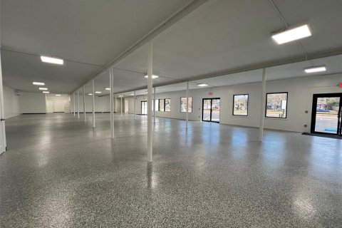 Commercial property in Clearwater, Florida 882.2 sq.m. № 2234903 - photo 8