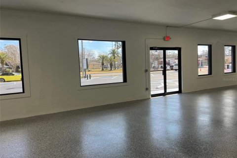 Commercial property in Clearwater, Florida 882.2 sq.m. № 2234903 - photo 5