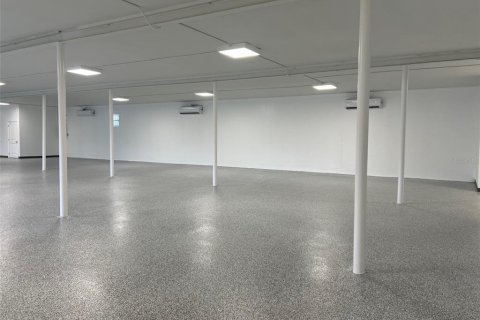 Commercial property in Clearwater, Florida 882.2 sq.m. № 2234903 - photo 4