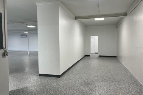 Commercial property in Clearwater, Florida 882.2 sq.m. № 2234903 - photo 2