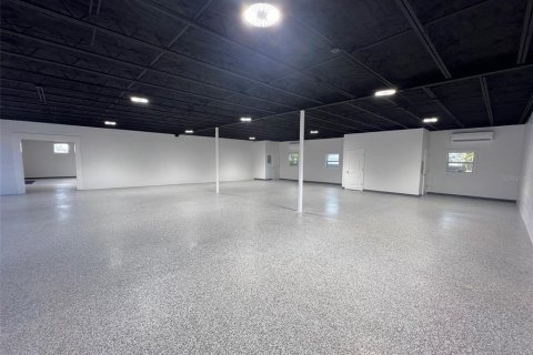Commercial property in Clearwater, Florida 882.2 sq.m. № 2234903 - photo 9