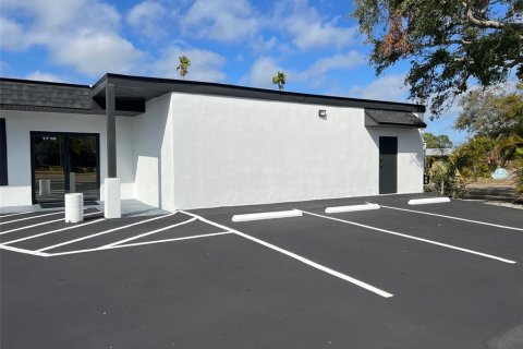 Commercial property in Clearwater, Florida 882.2 sq.m. № 2234903 - photo 14