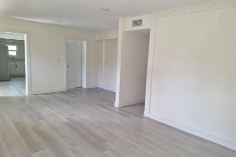 House in St. Lucie, Florida 4 bedrooms, 163.88 sq.m. № 2181584 - photo 12