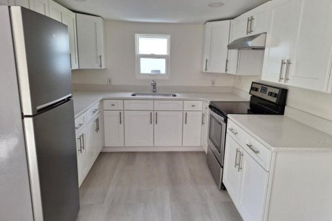 House in St. Lucie, Florida 4 bedrooms, 163.88 sq.m. № 2181584 - photo 4