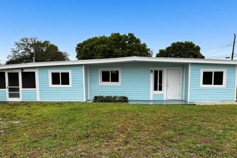 House in St. Lucie, Florida 4 bedrooms, 163.88 sq.m. № 2181584