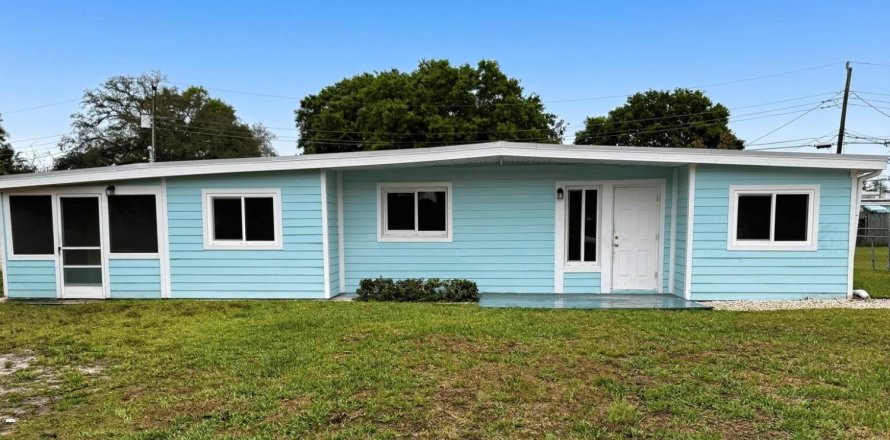 House in St. Lucie, Florida 4 bedrooms, 163.88 sq.m. № 2181584