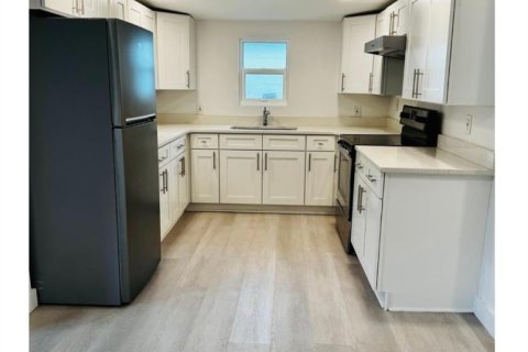 House in St. Lucie, Florida 4 bedrooms, 163.88 sq.m. № 2181584 - photo 7